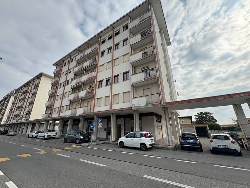 negozio in vendita a Vigliano Biellese