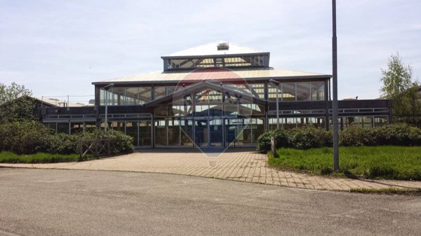 locale commerciale in vendita a Vigliano Biellese