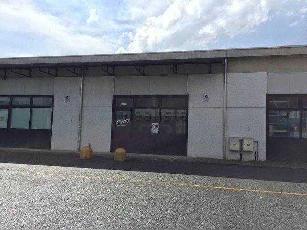 locale di sgombero in vendita a Vigliano Biellese