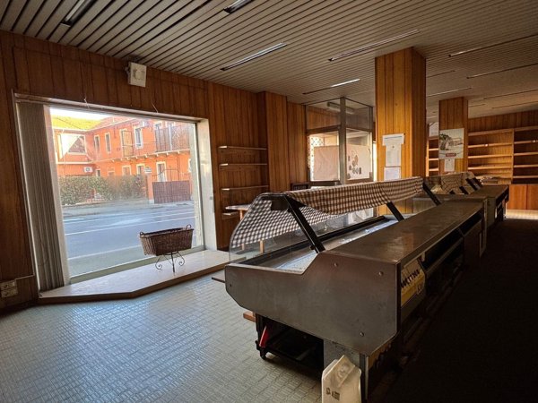 locale commerciale in vendita a Vigliano Biellese