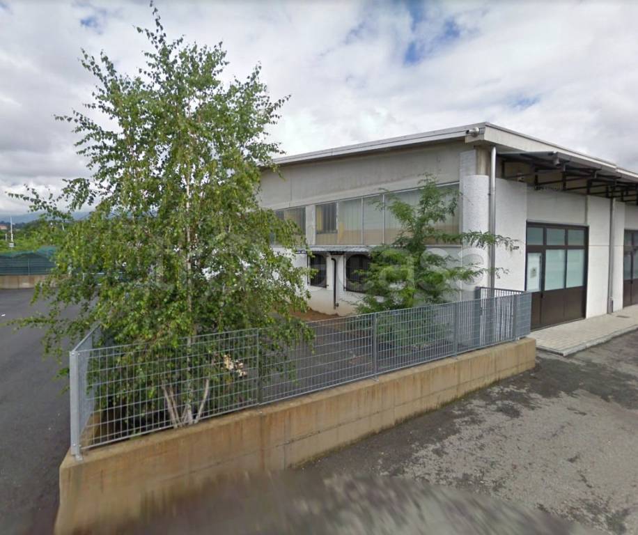 locale commerciale in vendita a Vigliano Biellese