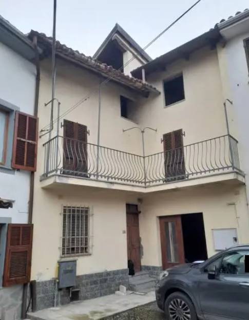 casa indipendente in vendita ad Alice Bel Colle