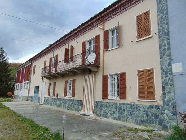 azienda agricola in vendita ad Alice Bel Colle