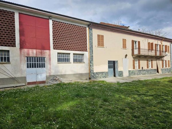 casa indipendente in vendita ad Alice Bel Colle