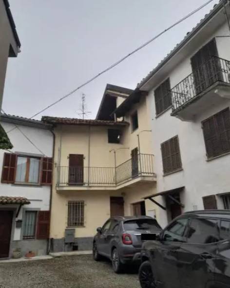 casa indipendente in vendita ad Alice Bel Colle