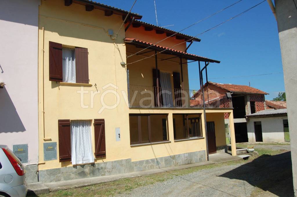 casa indipendente in vendita ad Alice Bel Colle