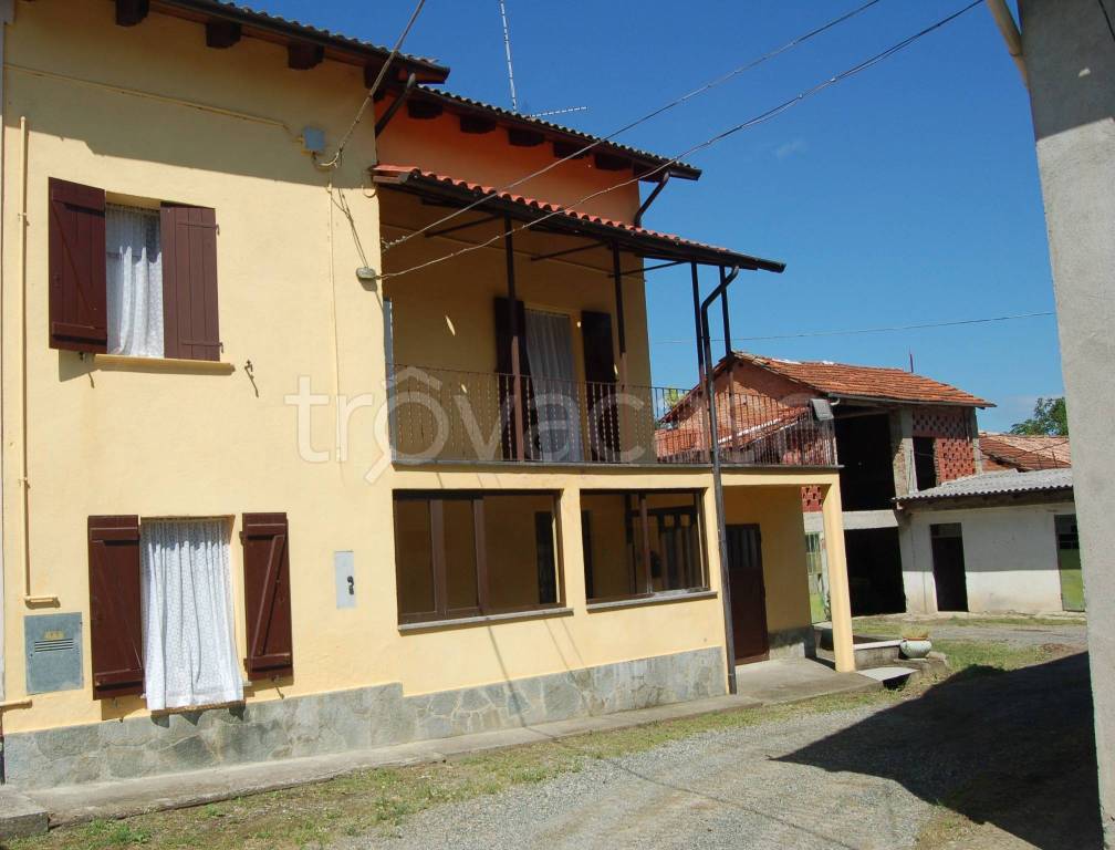 casa indipendente in vendita ad Alice Bel Colle