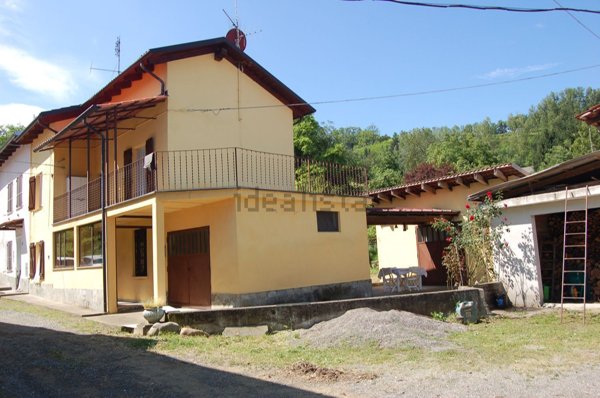 casa indipendente in vendita ad Alice Bel Colle