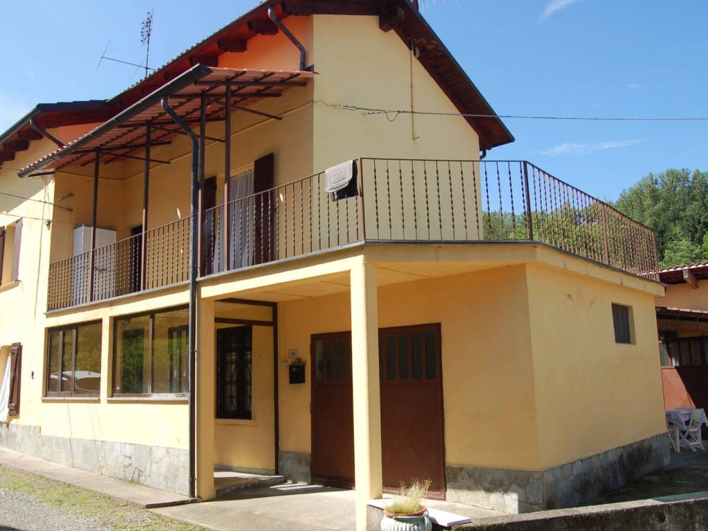 casa indipendente in vendita ad Alice Bel Colle