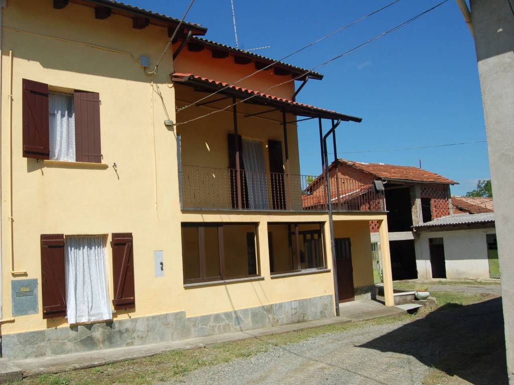 casa indipendente in vendita ad Alice Bel Colle