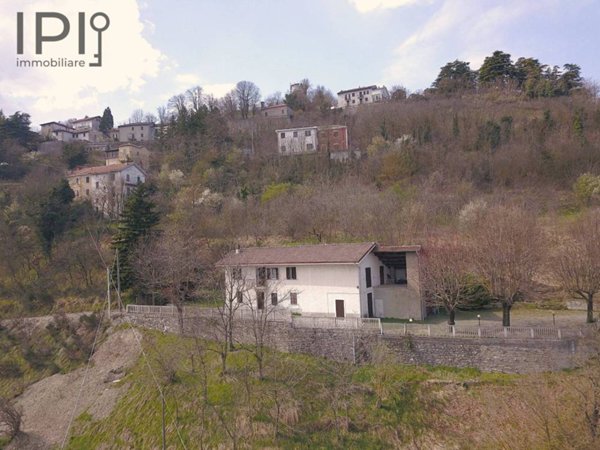 casa indipendente in vendita ad Alice Bel Colle