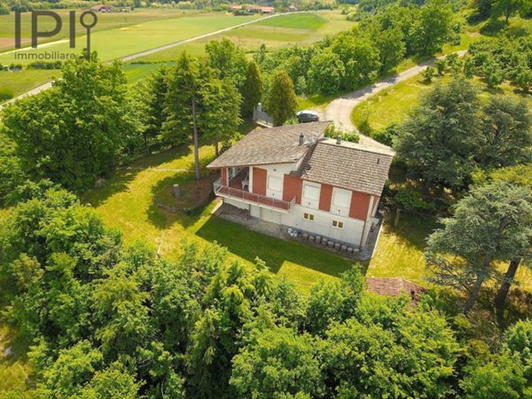 casa indipendente in vendita ad Alice Bel Colle