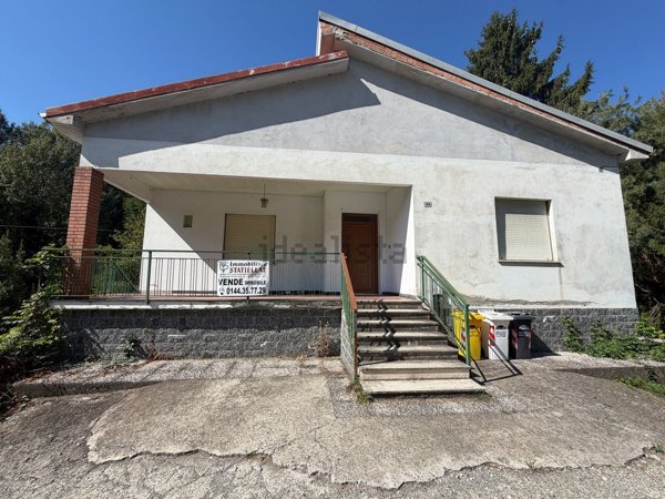 casa indipendente in vendita ad Alice Bel Colle