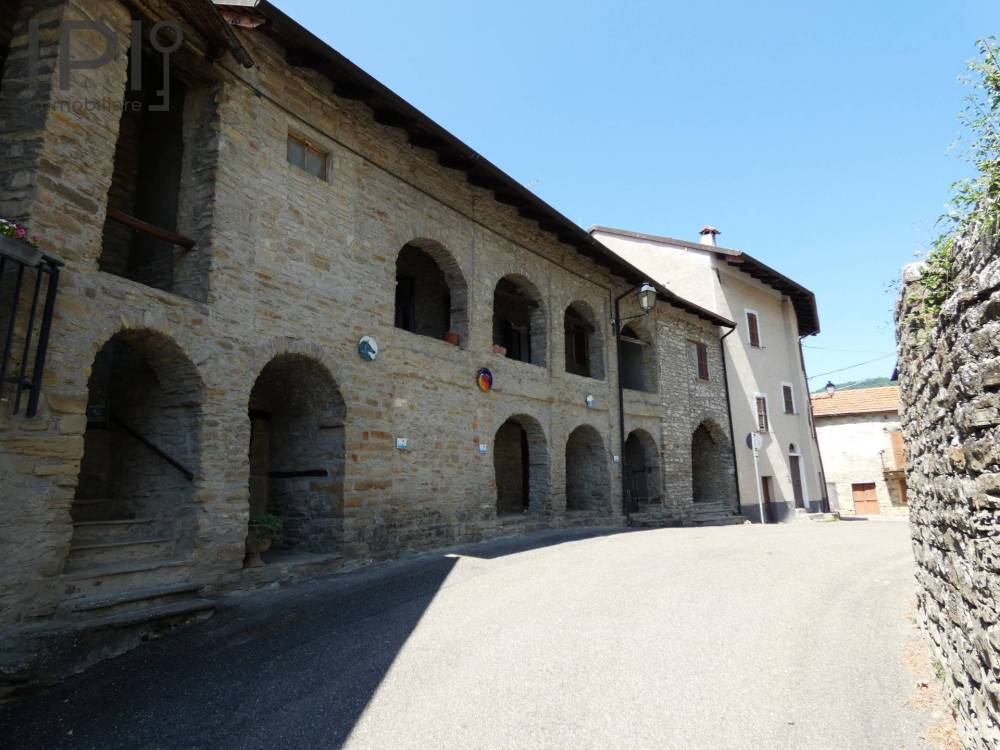 casa indipendente in vendita ad Alice Bel Colle