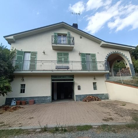 casa indipendente in vendita ad Alice Bel Colle