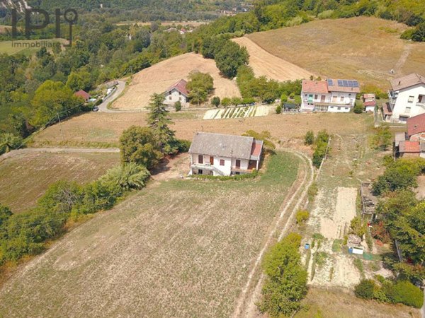 casa indipendente in vendita ad Alice Bel Colle