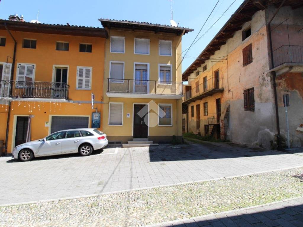 casa semindipendente in vendita a Viverone