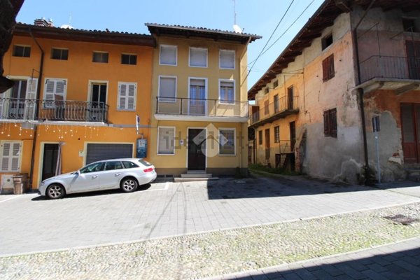 casa semindipendente in vendita a Viverone