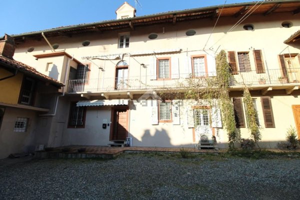 casa semindipendente in vendita a Viverone