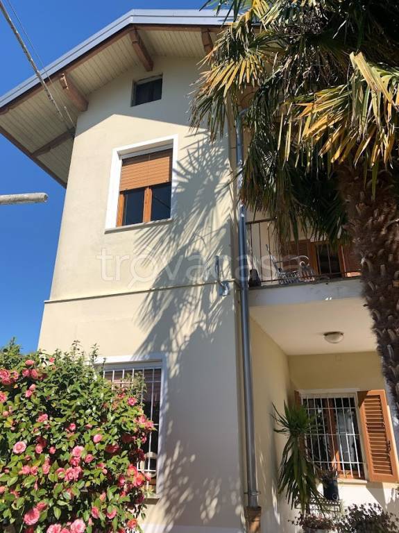 casa indipendente in vendita a Viverone