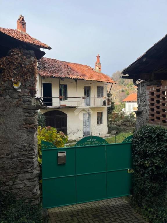 casa indipendente in vendita a Viverone in zona Bertignano