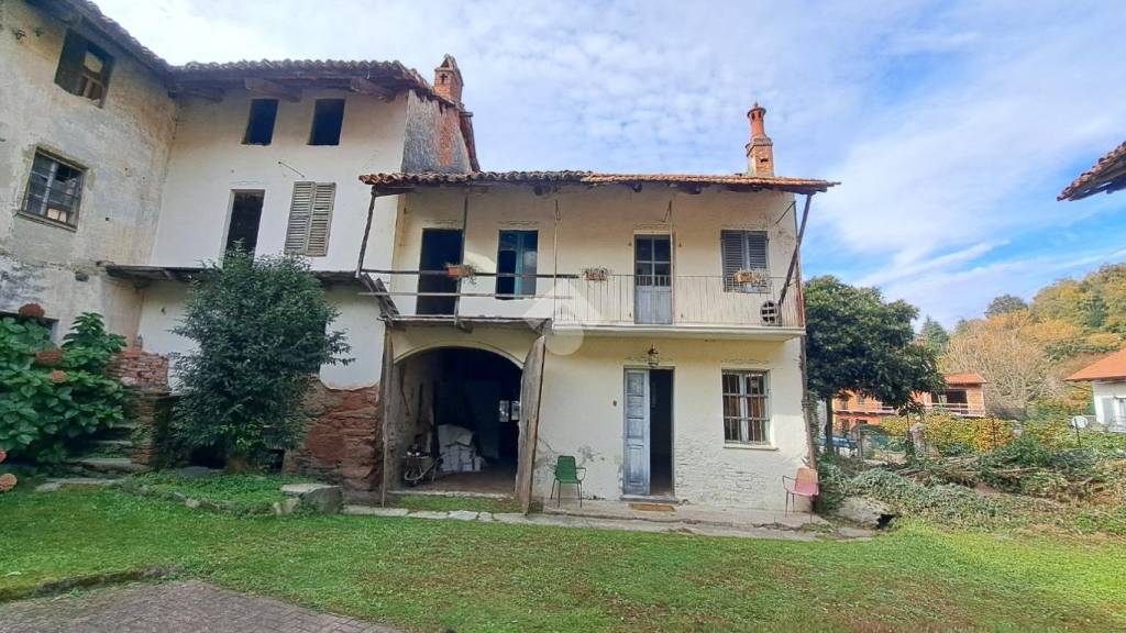 casa indipendente in vendita a Viverone in zona Bertignano