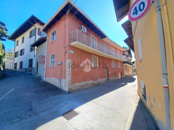 casa semindipendente in vendita a Viverone