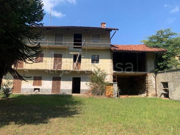 casa indipendente in vendita a Zimone