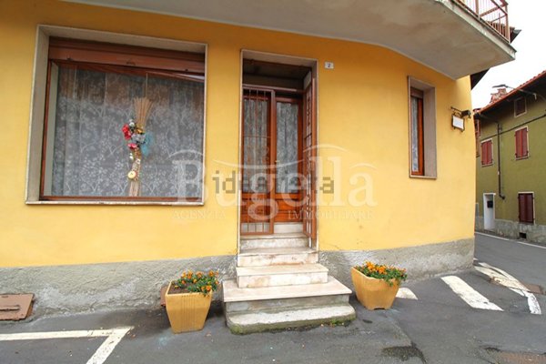 casa indipendente in vendita a Zimone