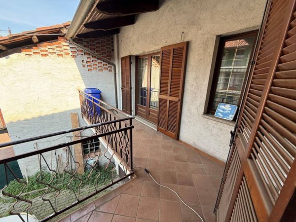 casa indipendente in vendita a Zimone