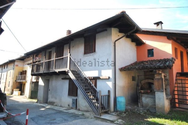 casa indipendente in vendita a Zubiena