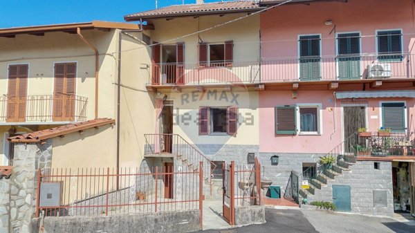 casa indipendente in vendita a Zumaglia