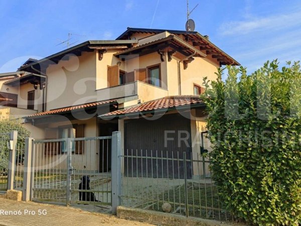 casa indipendente in vendita a Zumaglia