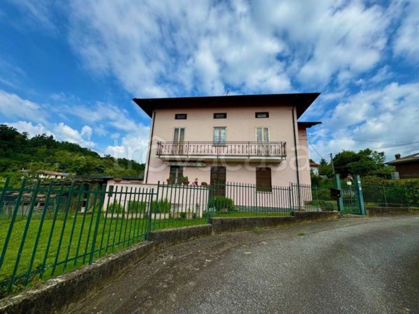 casa indipendente in vendita a Zumaglia