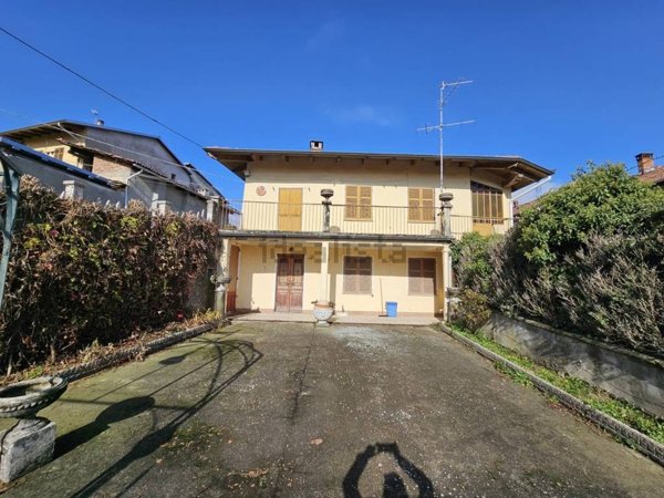 casa semindipendente in vendita a Zumaglia