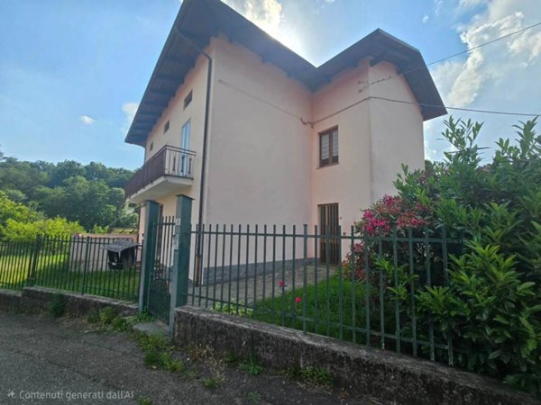 casa indipendente in vendita a Zumaglia in zona Uberti