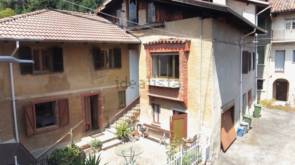 casa indipendente in vendita a Zumaglia in zona Bona