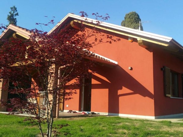 casa indipendente in vendita a Lessona