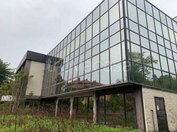 locale commerciale in vendita a Lessona