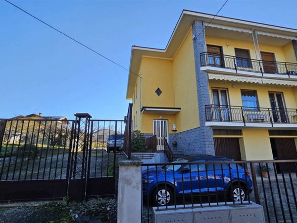 casa indipendente in vendita a Lessona in zona Castello