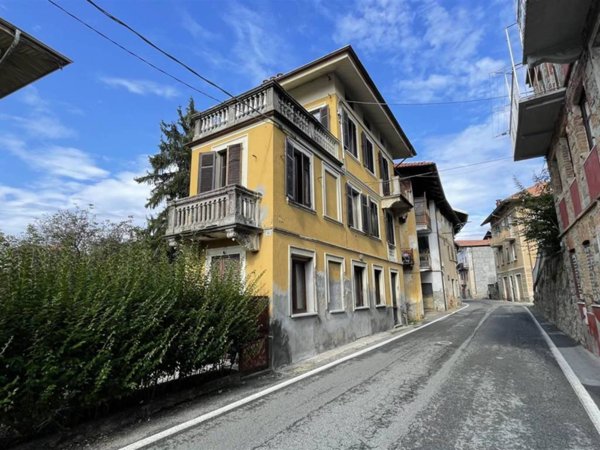 casa indipendente in vendita a Lessona