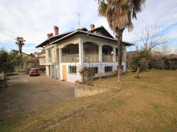 casa indipendente in vendita a Lessona