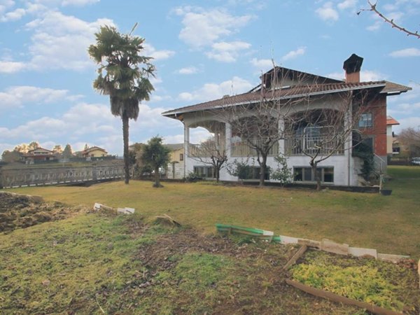 casa indipendente in vendita a Lessona