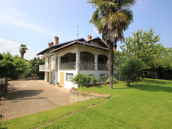 casa indipendente in vendita a Lessona