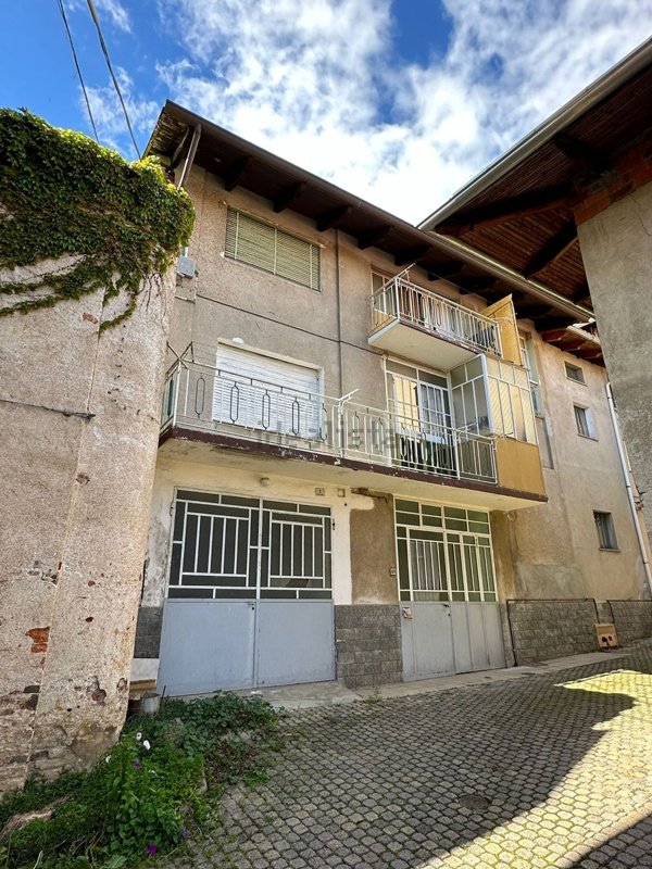 casa semindipendente in vendita a Lessona