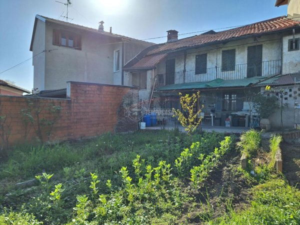 casa indipendente in vendita a Lessona