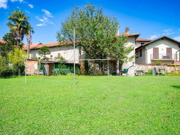 casa indipendente in vendita a Lessona