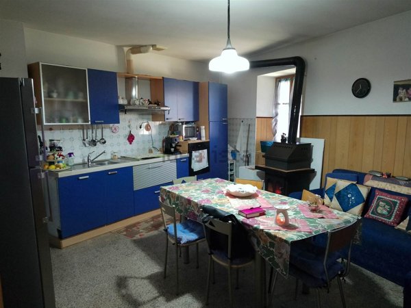 casa indipendente in vendita a Lessona