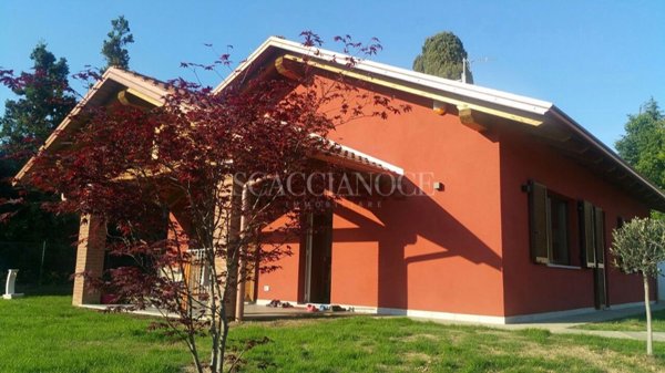 casa indipendente in vendita a Lessona