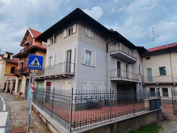 casa indipendente in vendita a Lessona